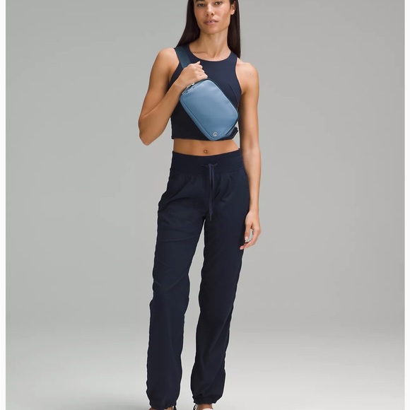 NWT Lululemon Large Everywhere Belt Bag 2L - Utility Blue/Submarine - Picture 4 of 6